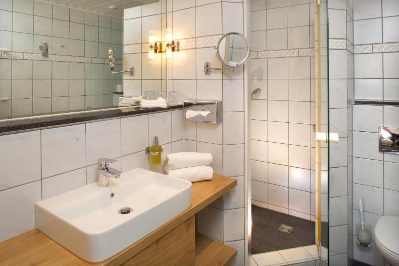 Small Double Room image 4