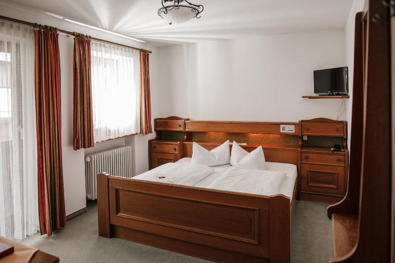 Standard Plus Double Room image 4