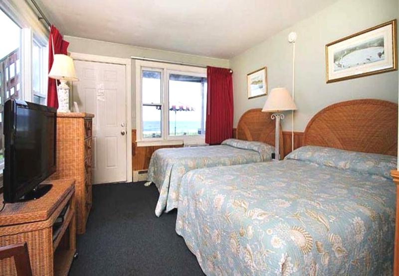 Double Room with Sea View image 4