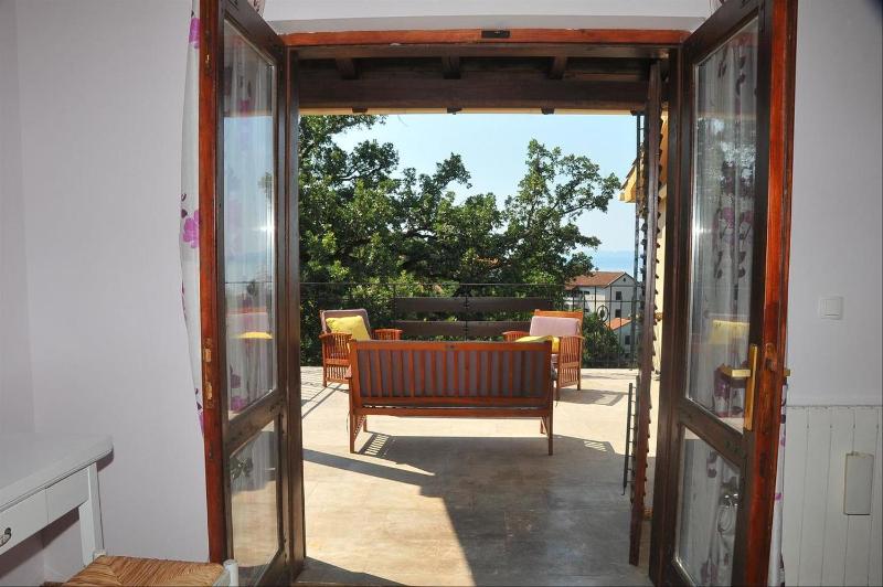 Three-Bedroom Apartment with Terrace and Sea View image 1
