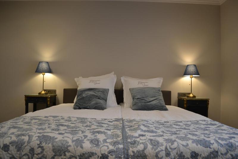 Large Double or Twin Room image 3