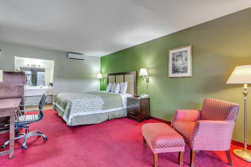 King Room - Non-Smoking image 3