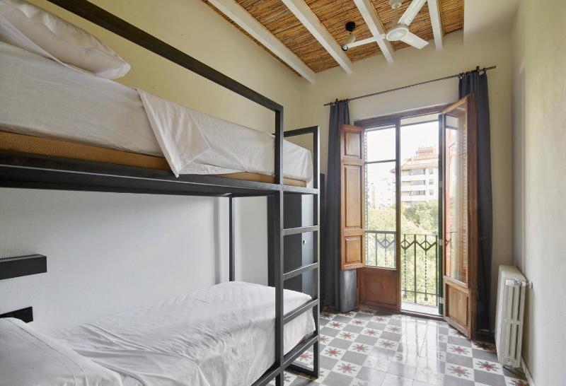 Twin Room image 2