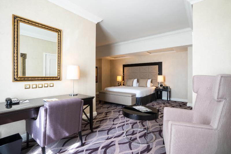 Executive Suite image 3