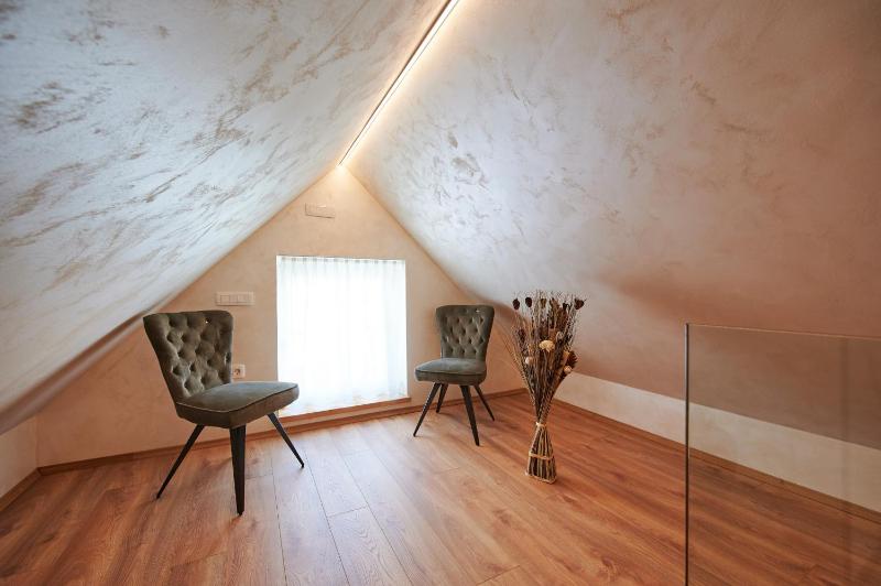 Luxury Triple Room image 4