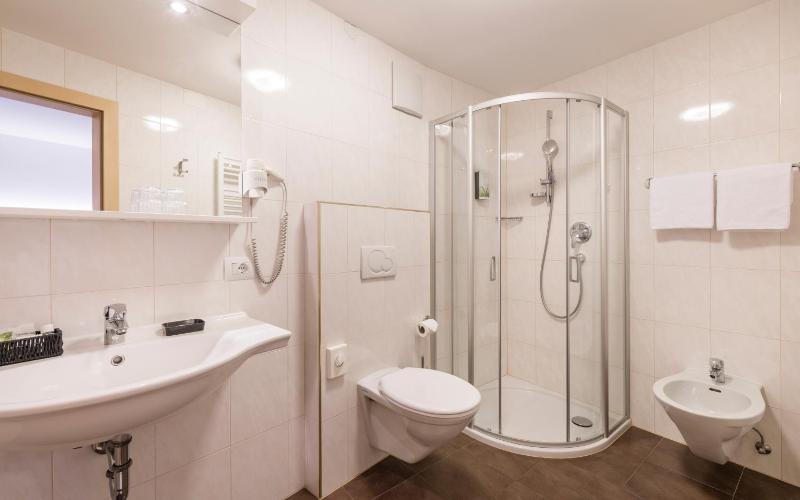 Double Room image 4