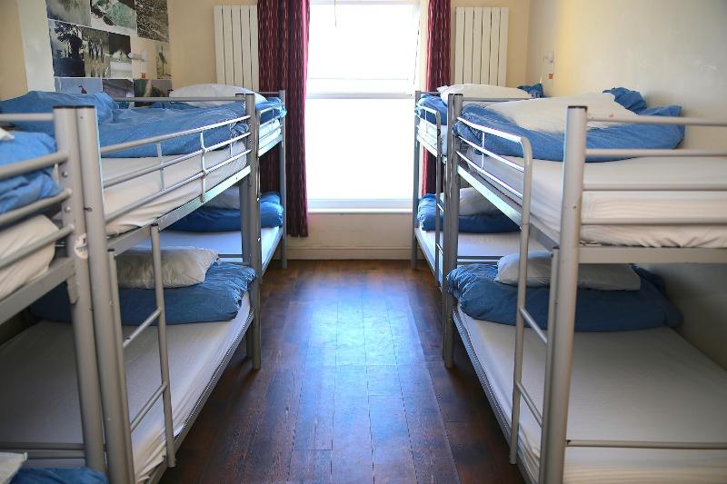 Bed in 10-Bed Mixed Dormitory Room with Shared Bathroom image 4