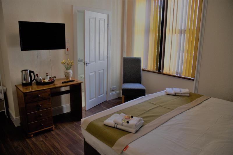 Standard Double Room image 3
