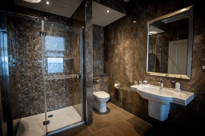 Signature Suite image 3