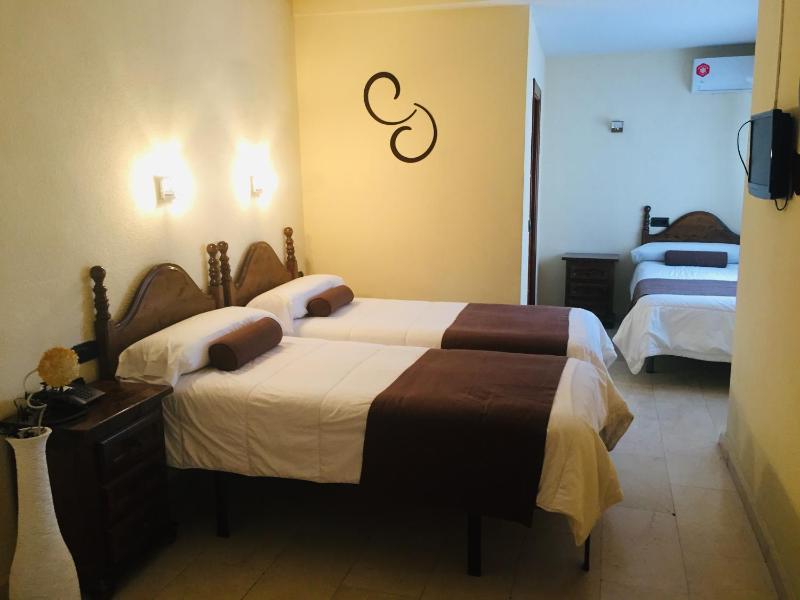 Twin Room with Extra Bed image 4