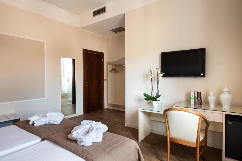 Superior Double Room image 4