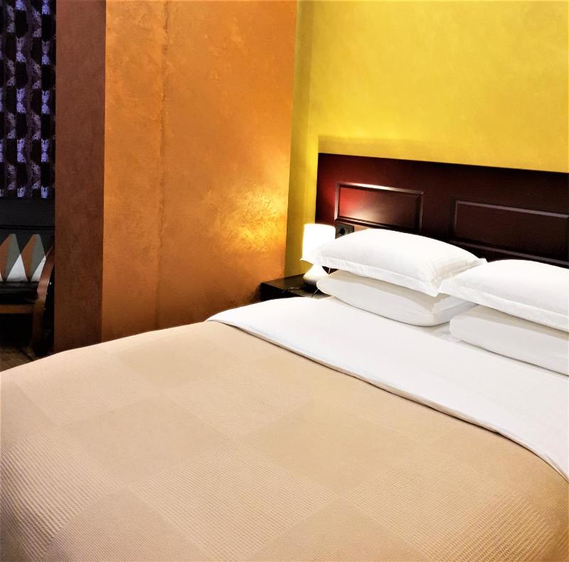 Deluxe Double Room image 1
