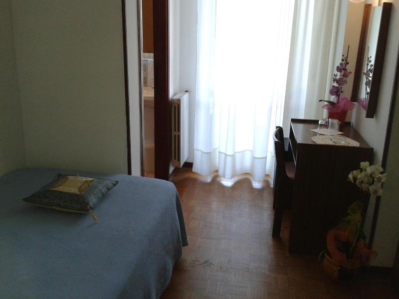 Single Room image 3