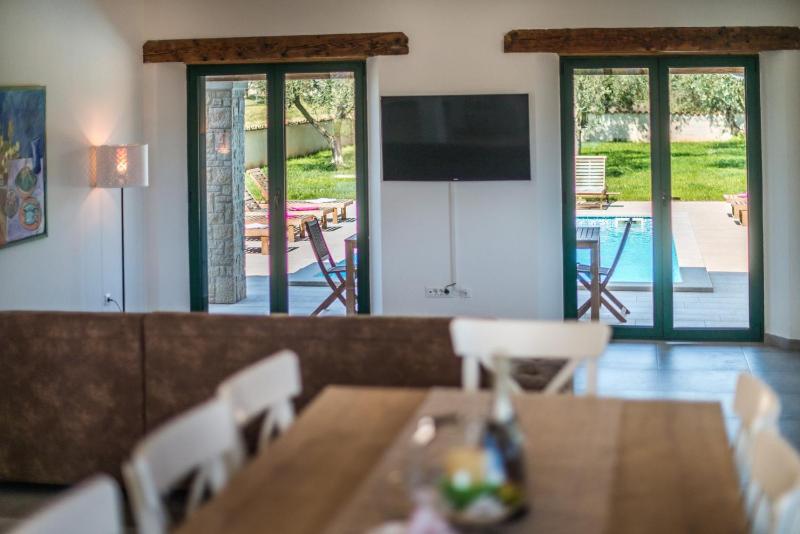 Villa Pomer with a private Swimming pool near the Sea - image 13