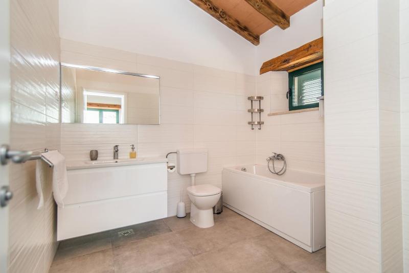 Villa Pomer with a private Swimming pool near the Sea - image 9