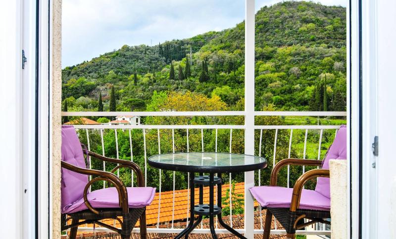 Studio Apartment with Sea View image 2