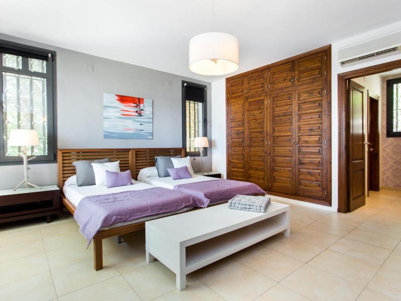 TarracoHomes Villa with Botanic Garden and Private Pool facing the Beach - image 3