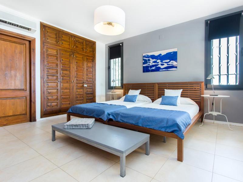 TarracoHomes Villa with Botanic Garden and Private Pool facing the Beach - image 5