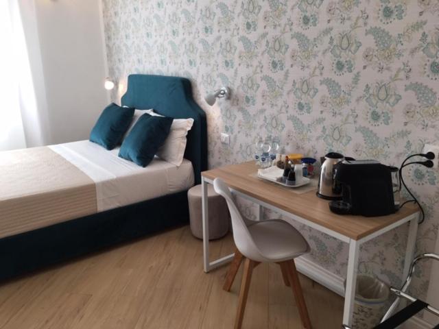 Deluxe Quadruple Room image 2