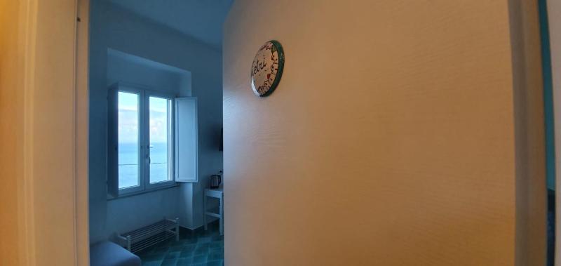 Deluxe Double Room with Sea View image 4