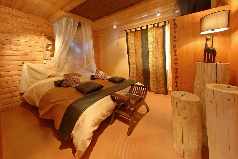 Deluxe Double Room (2 Adults + 1 Child) image 1