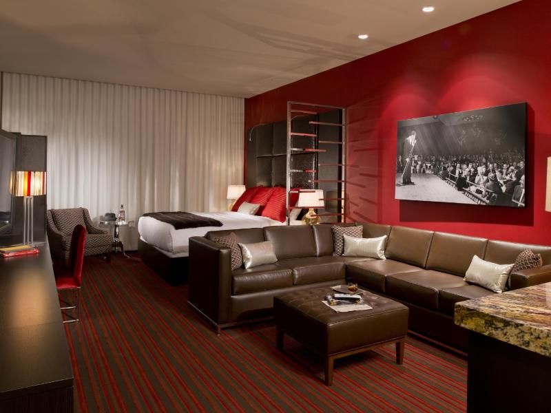 King Suite with Sofa Bed image 2