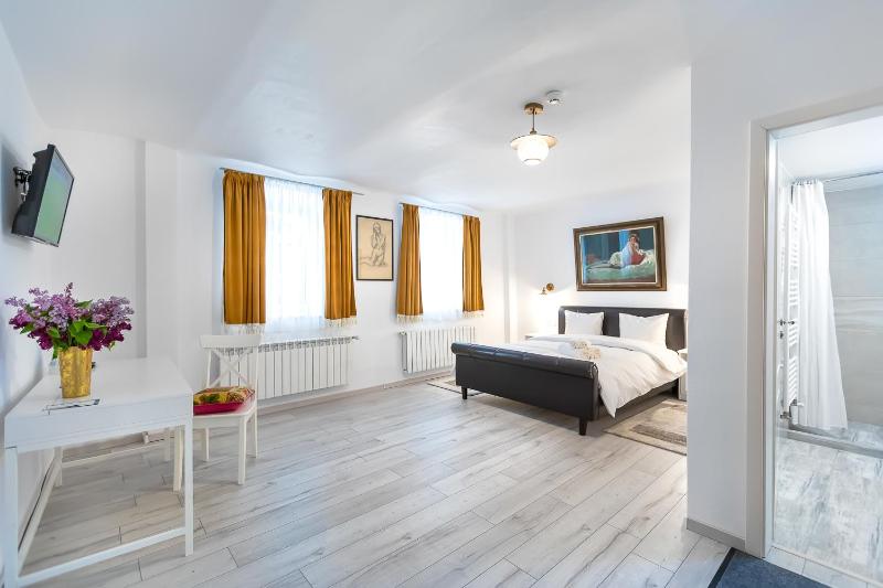 Standard Double Room image 2