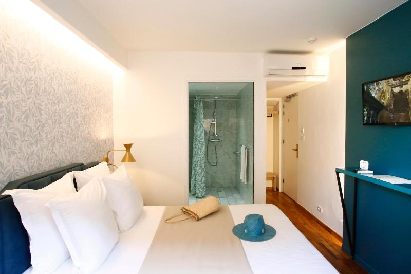 Double Room image 3