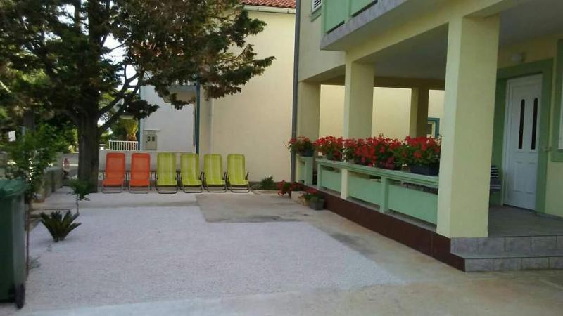 Apartmani Ana Vir - image 13