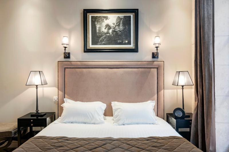 Deluxe Double or Twin Room image 1