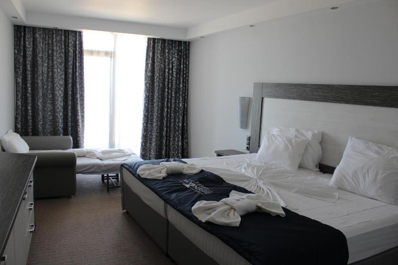 Double Room with Balcony (2 Adults + 1 Child) image 2