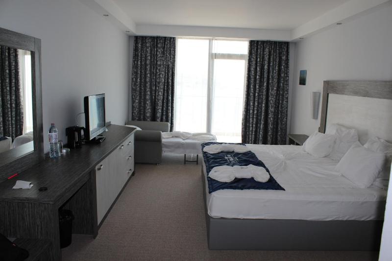 Double Room with Sea View image 3