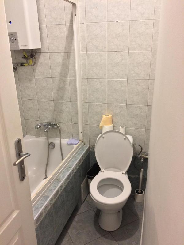 Single Room with Shared Shower and Toilet image 4