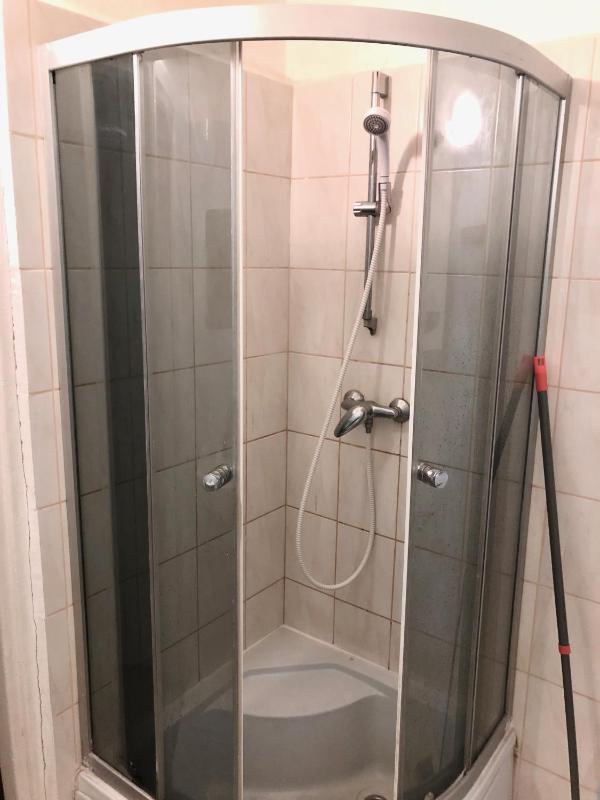 Single Room with Shared Shower and Toilet image 3