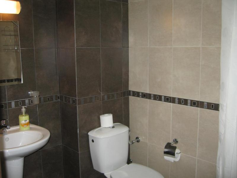 Three-Bedroom Maisonette with Fireplace (8 Adults) image 4