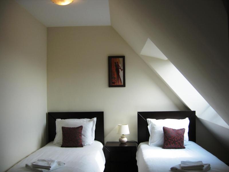 Three-Bedroom Maisonette with Fireplace (8 Adults) image 3