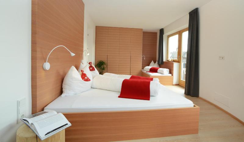 One-Bedroom Apartment image 3