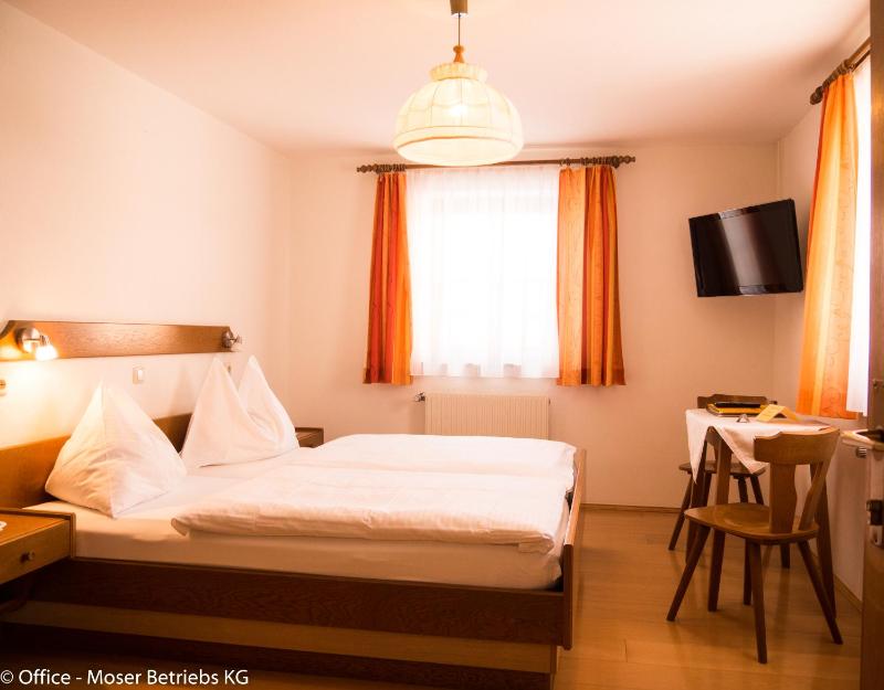 Double Room image 3