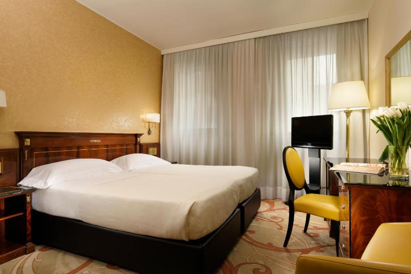 Classic Double Room image 3