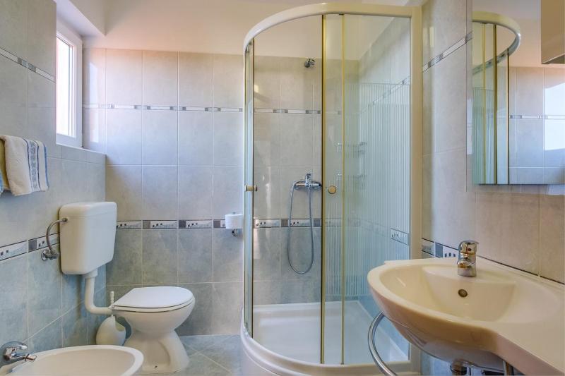 Apartments Leonarda Mali Lošinj - image 10