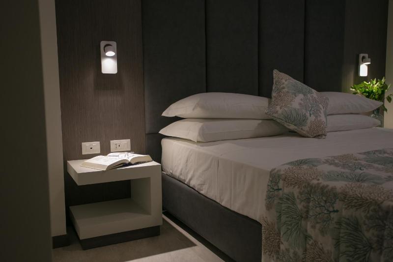 Superior Double Room image 3