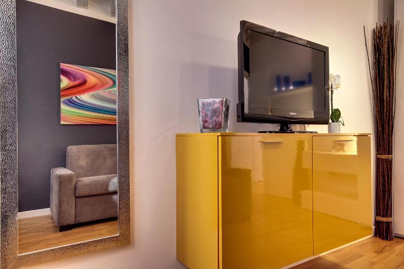One-Bedroom Apartment image 2