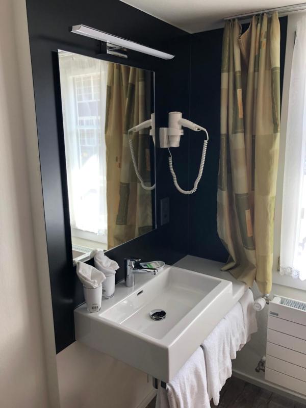 Twin Room with Shared Bathroom image 3