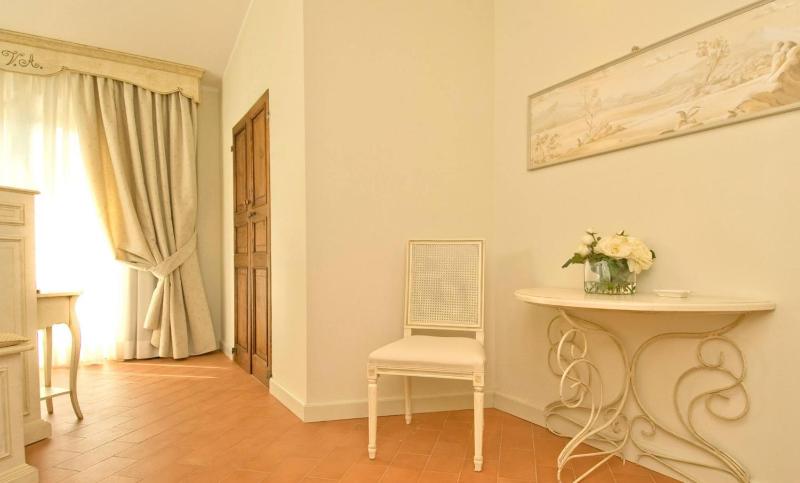 Junior Suite with Garden View image 4