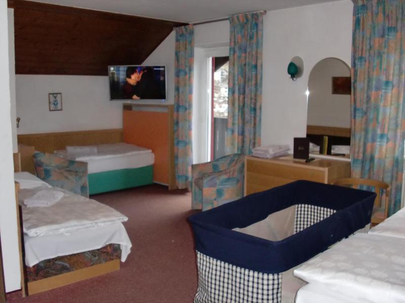 Superior Quadruple Room image 3