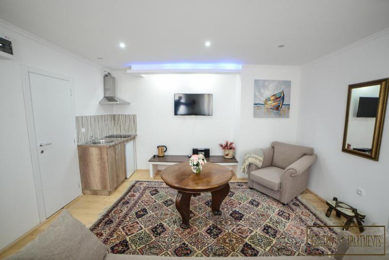 Studio Apartment image 3