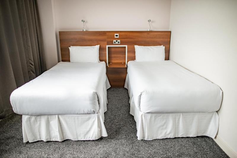 Standard Twin Room image 4