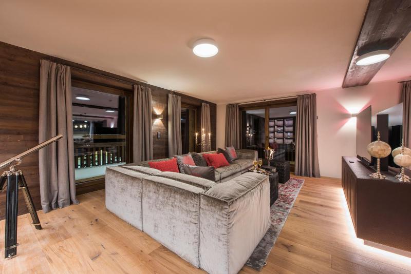 Apartment with Mountain View image 3