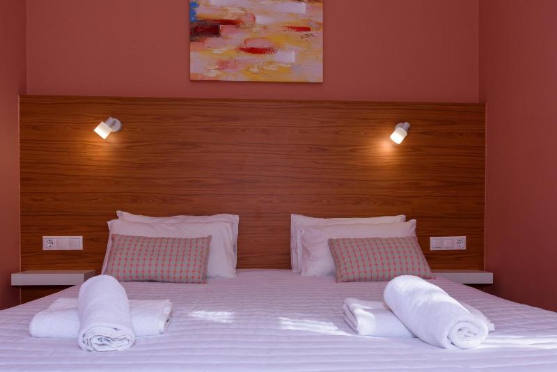 Double Room with Balcony image 4
