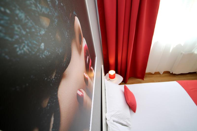 Studio Apartment image 4